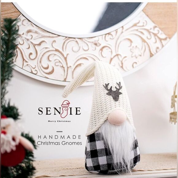 Senjie Hand Made Christmas Gnome - Picture 1 of 6